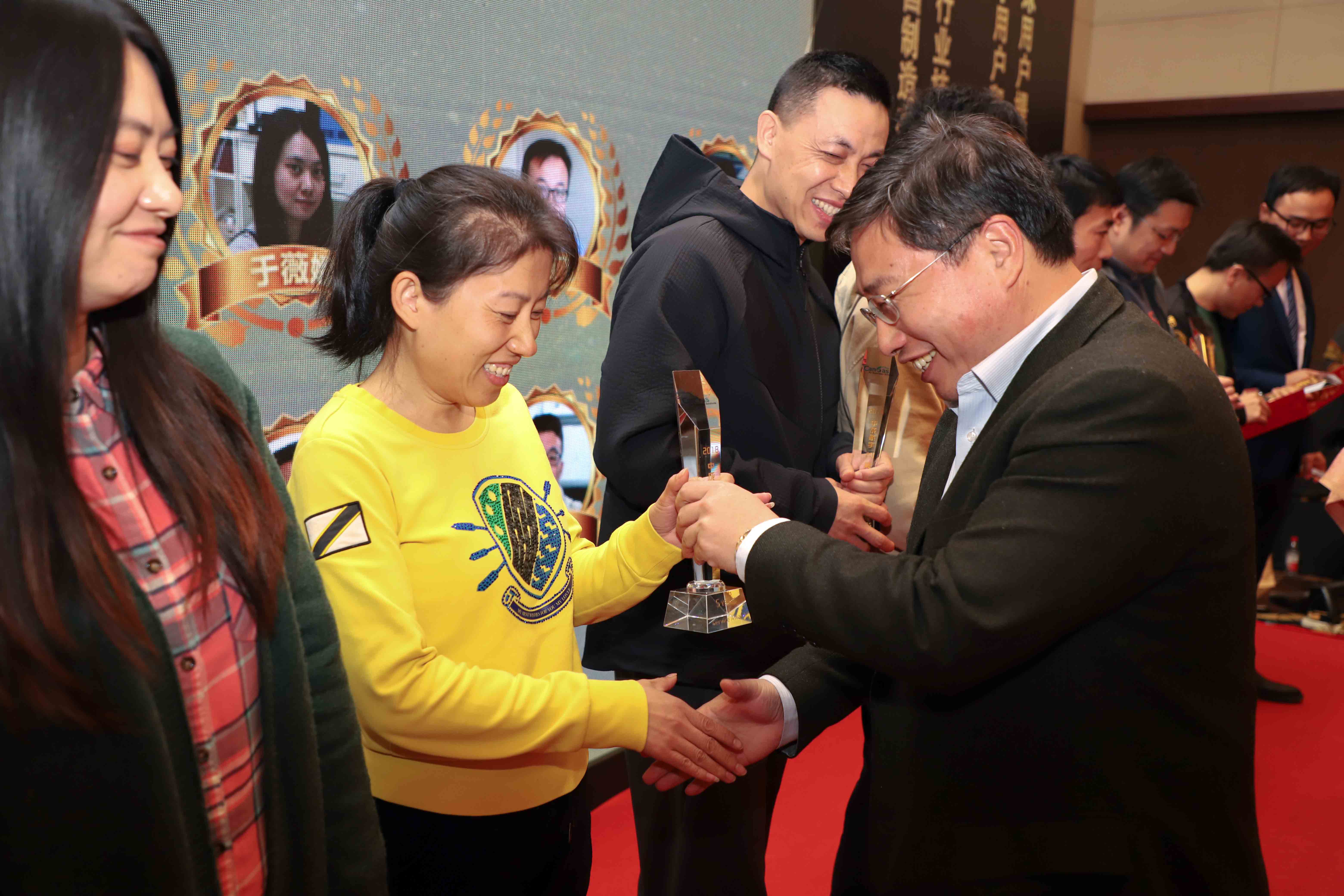員工獎(jiǎng)1壓縮.jpg